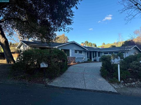 Photo of 196 Wilkie Dr, Walnut Creek, CA 94598 (MLS # 41125683)