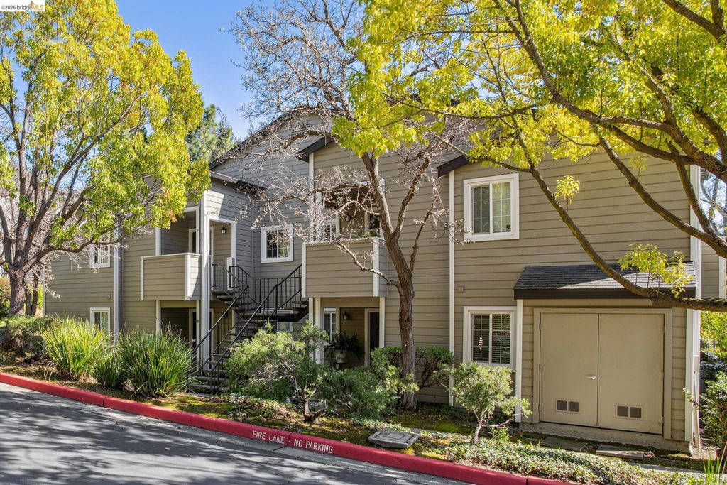 Photo of 600 Canyon Oaks Drive #F, Oakland, CA 94605 (MLS # 41127423)