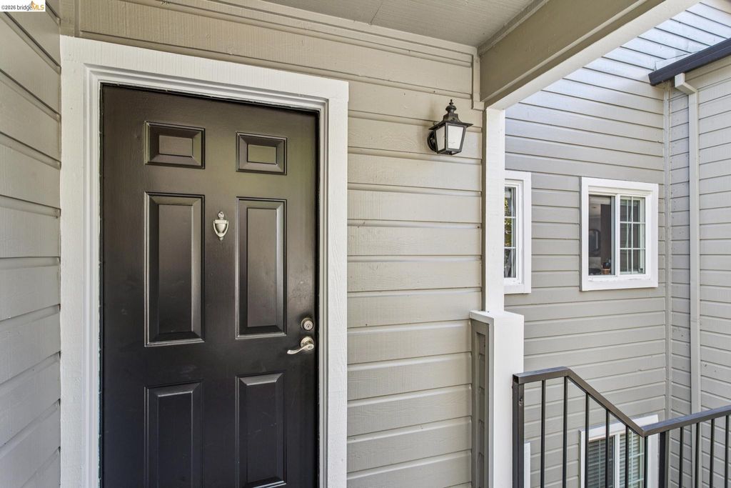 Photo of 600 Canyon Oaks Drive #F, Oakland, CA 94605 (MLS # 41127423)