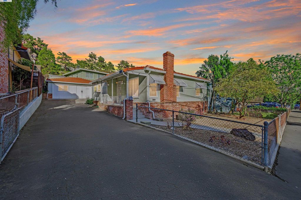 Photo of 18760 Stanton Ave, Castro Valley, CA 94546 (MLS # 41116095)