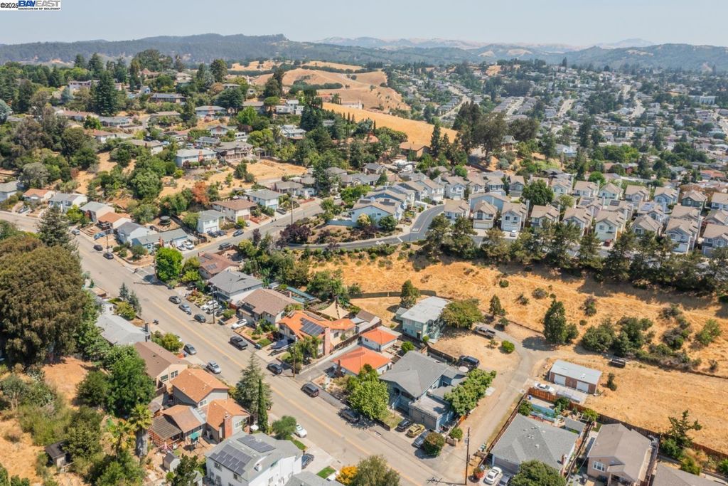 Photo of 18760 Stanton Ave, Castro Valley, CA 94546 (MLS # 41116095)