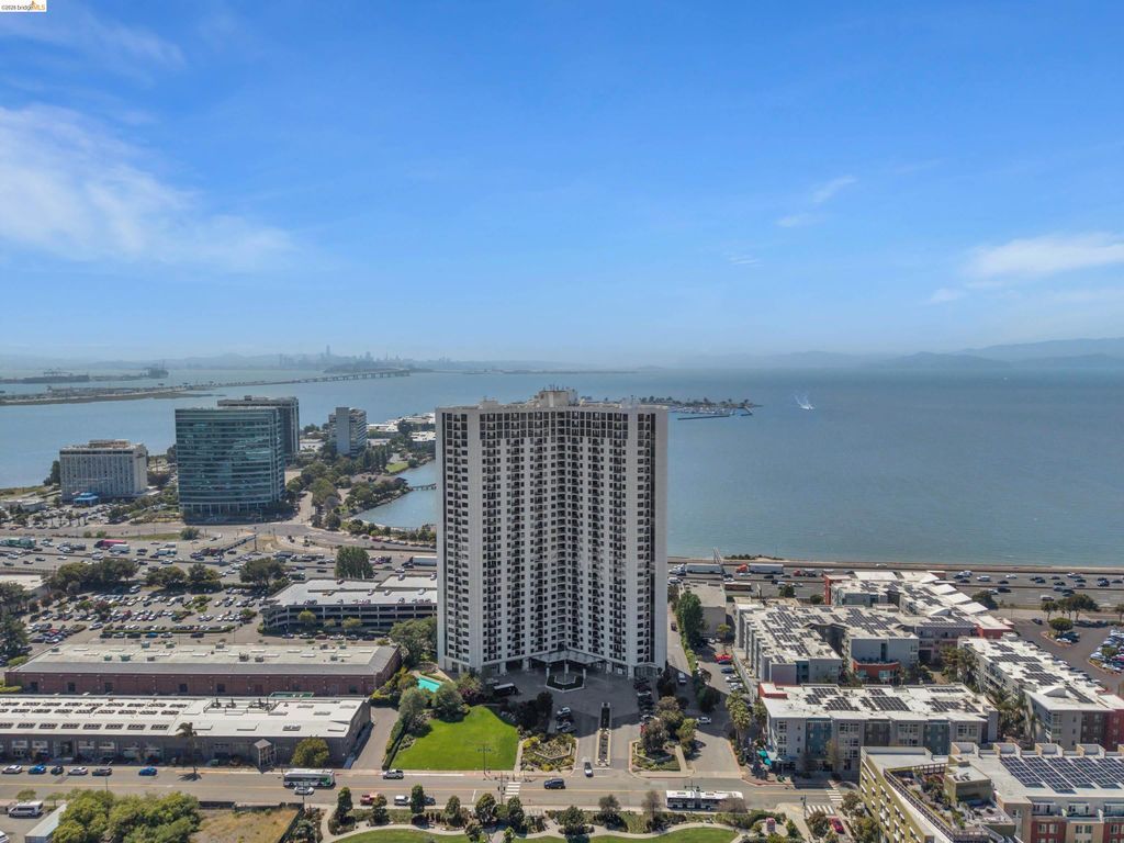 Photo of 6363 Christie Ave #2925, Emeryville, CA 94608 (MLS # 41134263)
