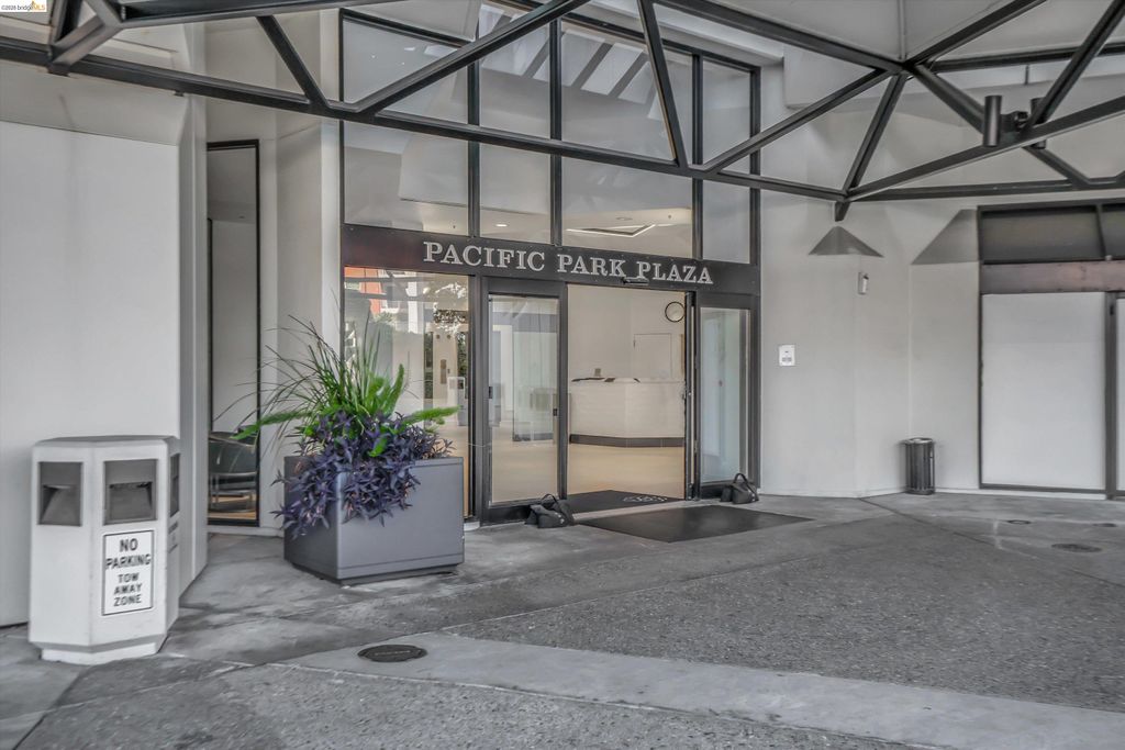 Photo of 6363 Christie Ave #2925, Emeryville, CA 94608 (MLS # 41134263)