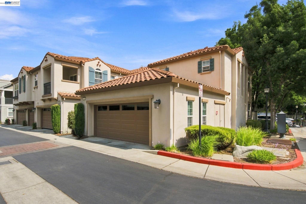 Photo of 44 S Alonsa Ln, Mountain House, CA 95391 (MLS # 41148136)