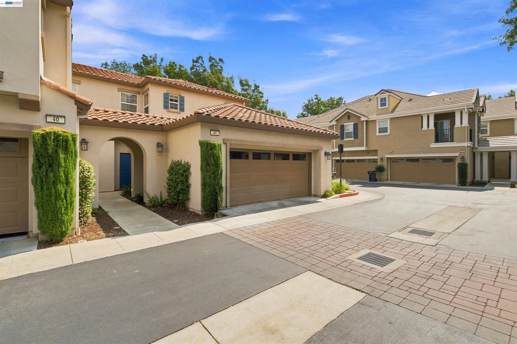 Photo of 44 S Alonsa Ln, Mountain House, CA 95391 (MLS # 41148136)