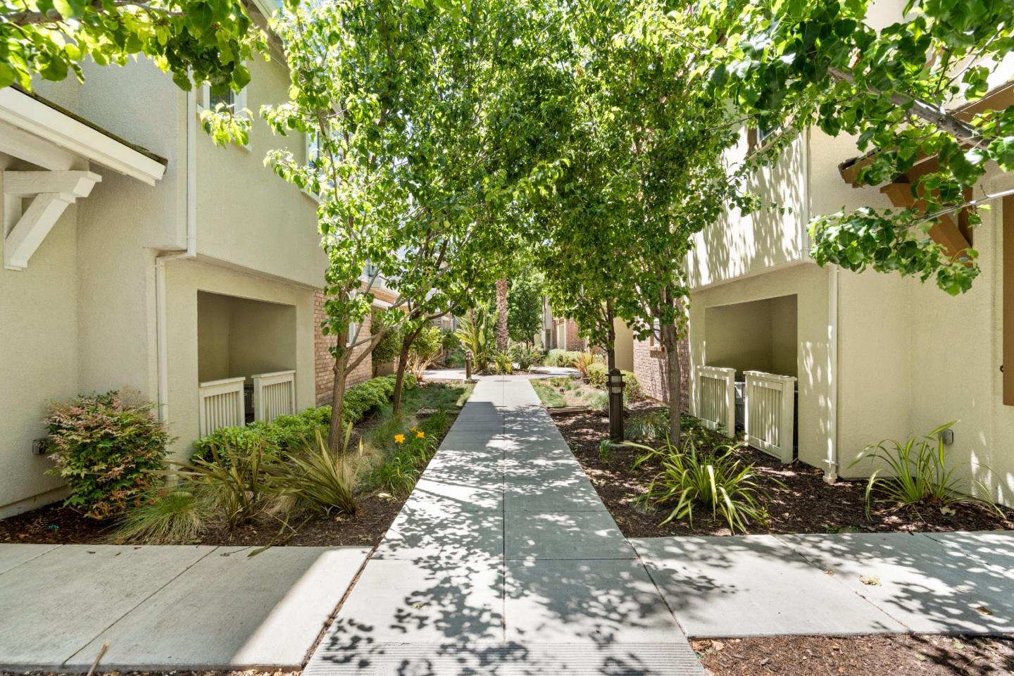 Sunnyvale, California 94086, United States, 3 Bedrooms Bedrooms, ,4 BathroomsBathrooms,Residential,Active,145621