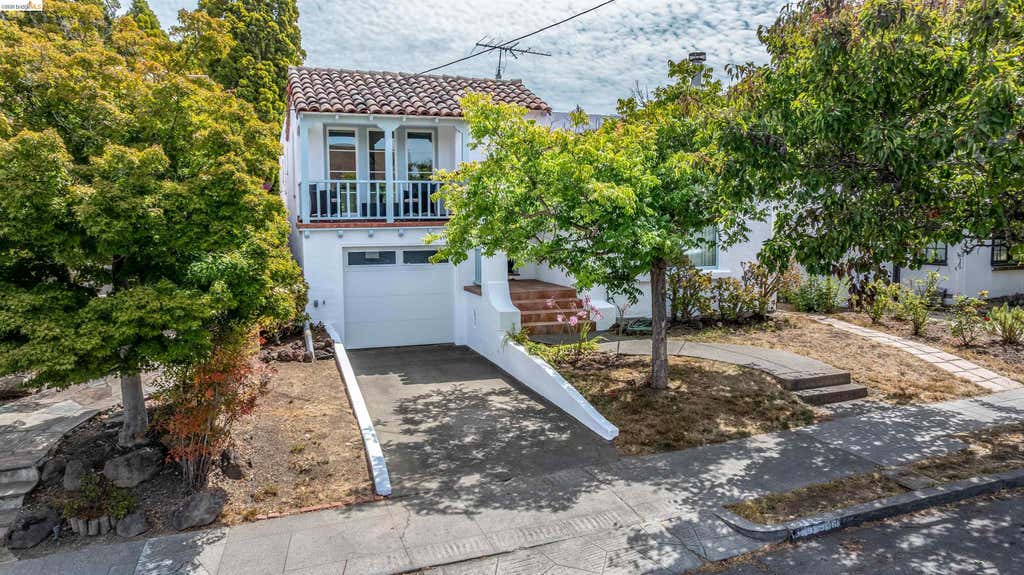 Photo of 3996 Oakmore Rd, Oakland, CA 94602 (MLS # 41145873)