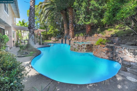 Photo of 1490 Whitecliff Way, Walnut Creek, CA 94596 (MLS # 41139655)
