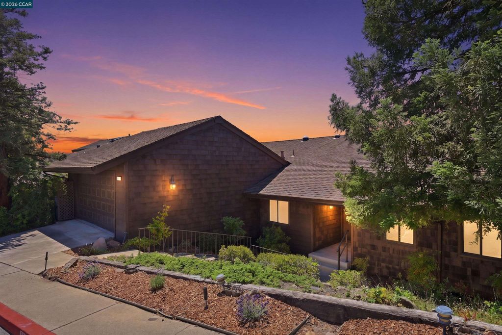 Photo of 11 Swansea Ln, Pleasant Hill, CA 94523 (MLS # 41135526)