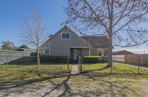 Photo of 757 Middlefield Road, Salinas, CA 93906 (MLS # ML82034087)