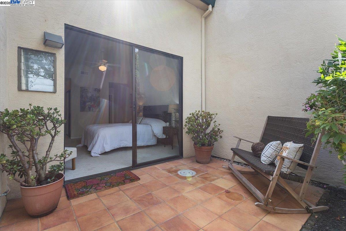 Alameda, California 94502, United States, 2 Bedrooms Bedrooms, ,2 BathroomsBathrooms,Residential,Active,220726