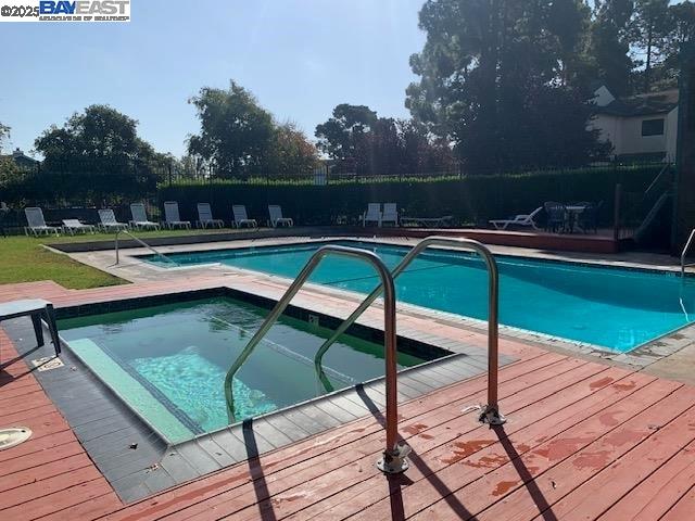 Alameda, California 94502, United States, 2 Bedrooms Bedrooms, ,2 BathroomsBathrooms,Residential,Active,220726