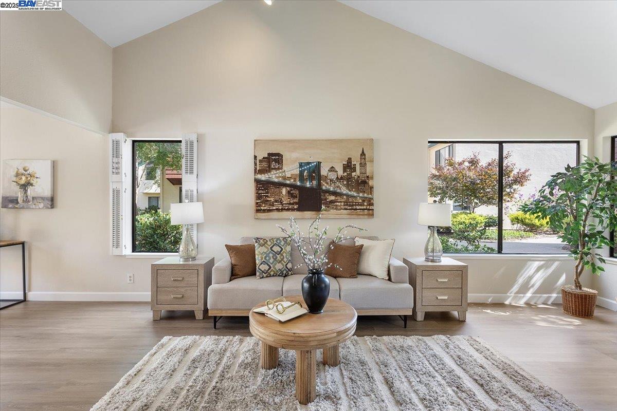 Alameda, California 94502, United States, 2 Bedrooms Bedrooms, ,2 BathroomsBathrooms,Residential,Active,220726