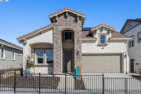 Photo of 1520 Millennium Way, Fairfield, CA 94533 (MLS # 41118537)
