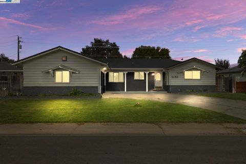 Photo of 2155 Portola Ave, Stockton, CA 95209 (MLS # 41118987)