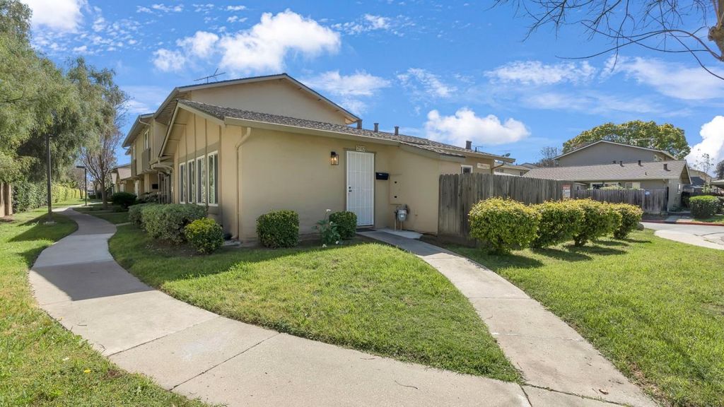 Photo of 2582 Tosca Way, San Jose, CA 95121 (MLS # ML82038360)