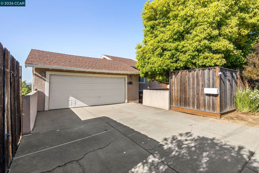 Photo of 27468 Hayward Blvd, Hayward, CA 94542 (MLS # 41135585)