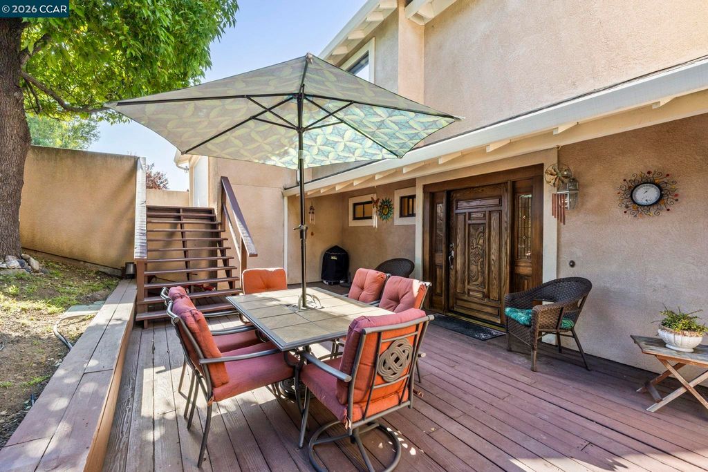 Photo of 27468 Hayward Blvd, Hayward, CA 94542 (MLS # 41135585)