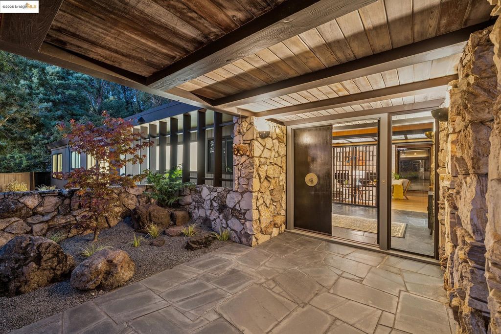 Photo of 9034 Mcgurrin Rd, Oakland, CA 94605 (MLS # 41116214)