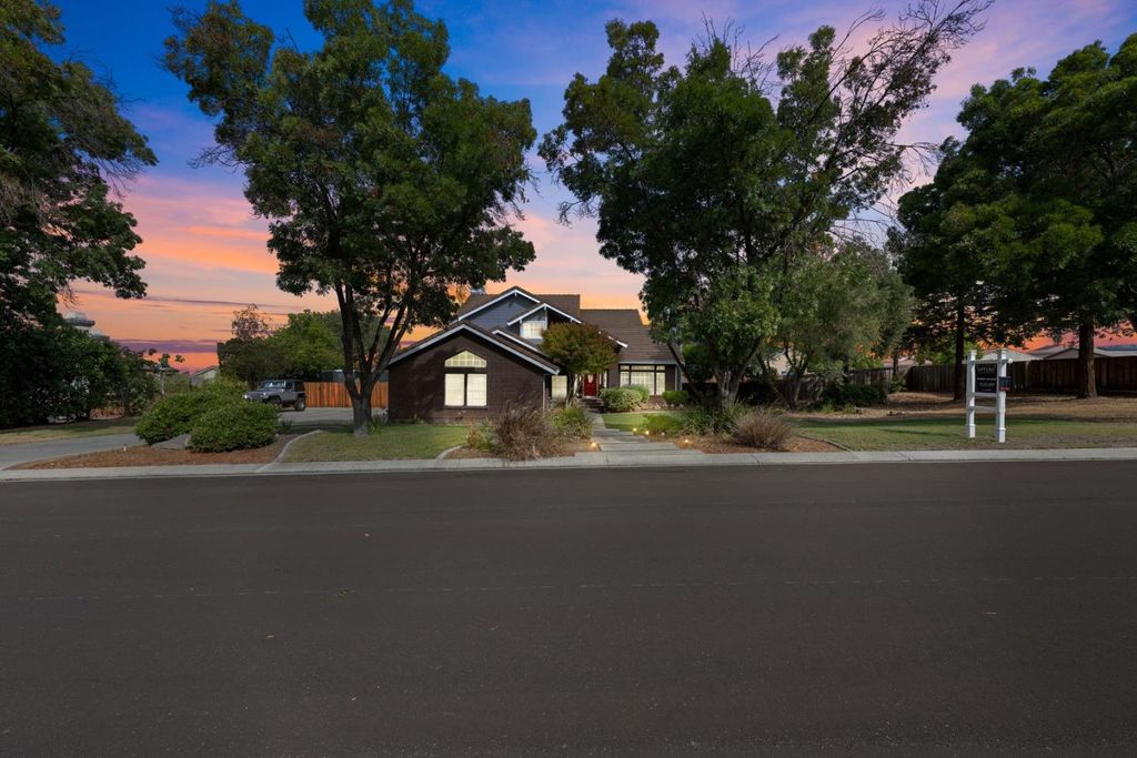 Photo of 441 Tierra Del Sol, Hollister, CA 95023 (MLS # ML82023131)