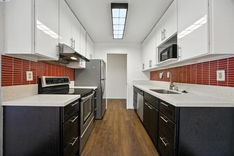 Photo of 1321 Webster St #D303, Alameda, CA 94501 (MLS # 41118887)