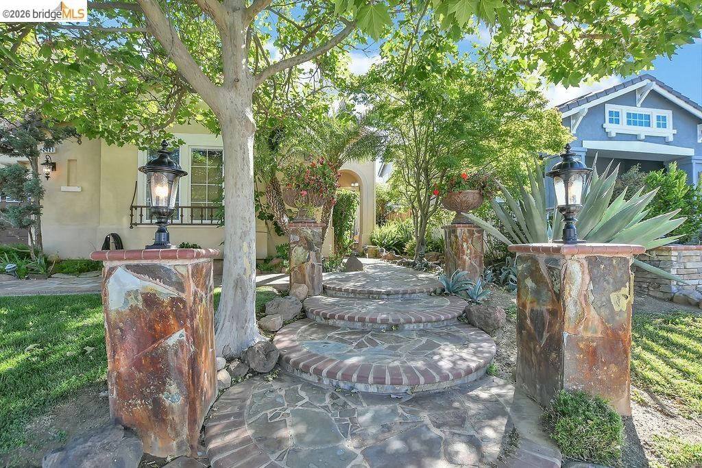 Photo of 2421 Silveria Way, Antioch, CA 94531 (MLS # 41134727)