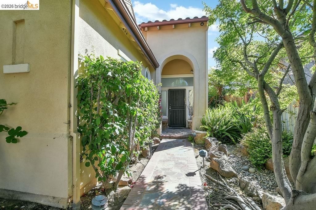 Photo of 2421 Silveria Way, Antioch, CA 94531 (MLS # 41134727)