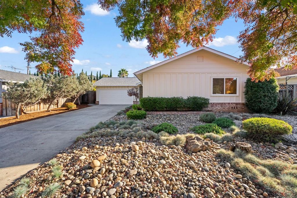 Photo of 1668 Nora Way, San Jose, CA 95124 (MLS # ML82026355)