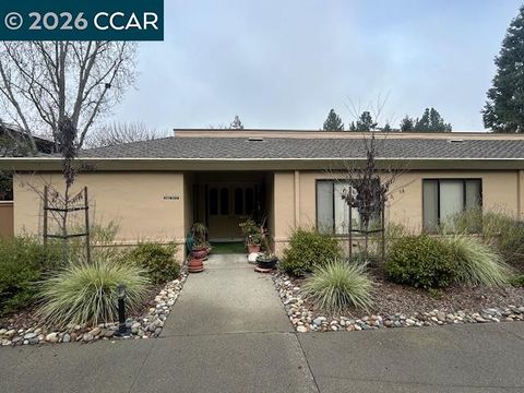 Photo of 1433 Oakmont Dr #3, Walnut Creek, CA 94595 (MLS # 41121434)