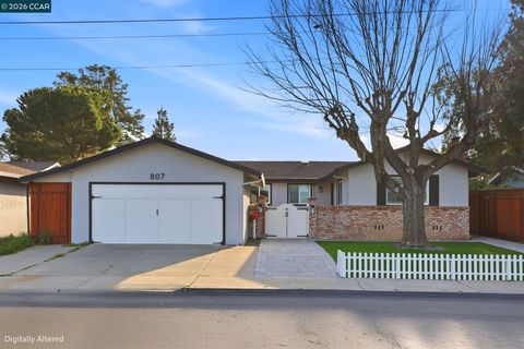 Photo of 807 Crane Ave, Livermore, CA 94551 (MLS # 41129620)