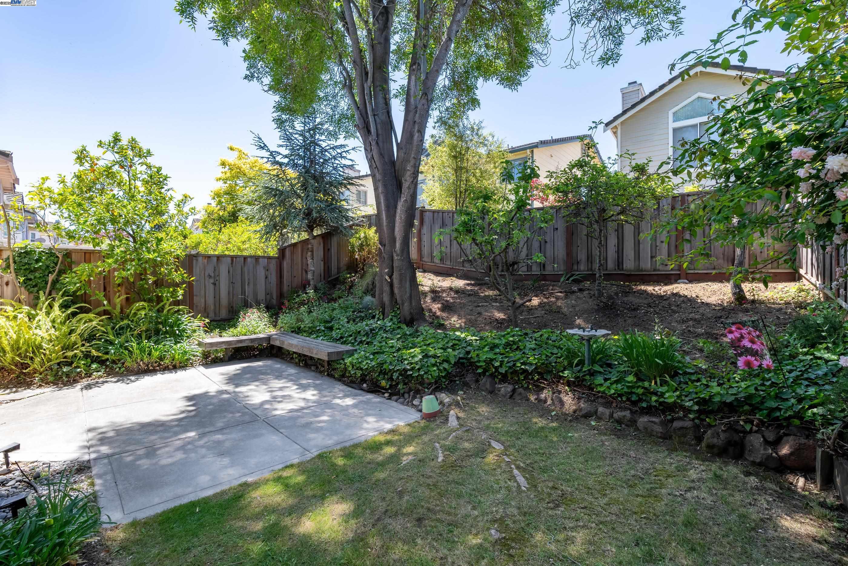 Castro Valley, California 94546, United States, 4 Bedrooms Bedrooms, ,3 BathroomsBathrooms,Residential,Pending,126405