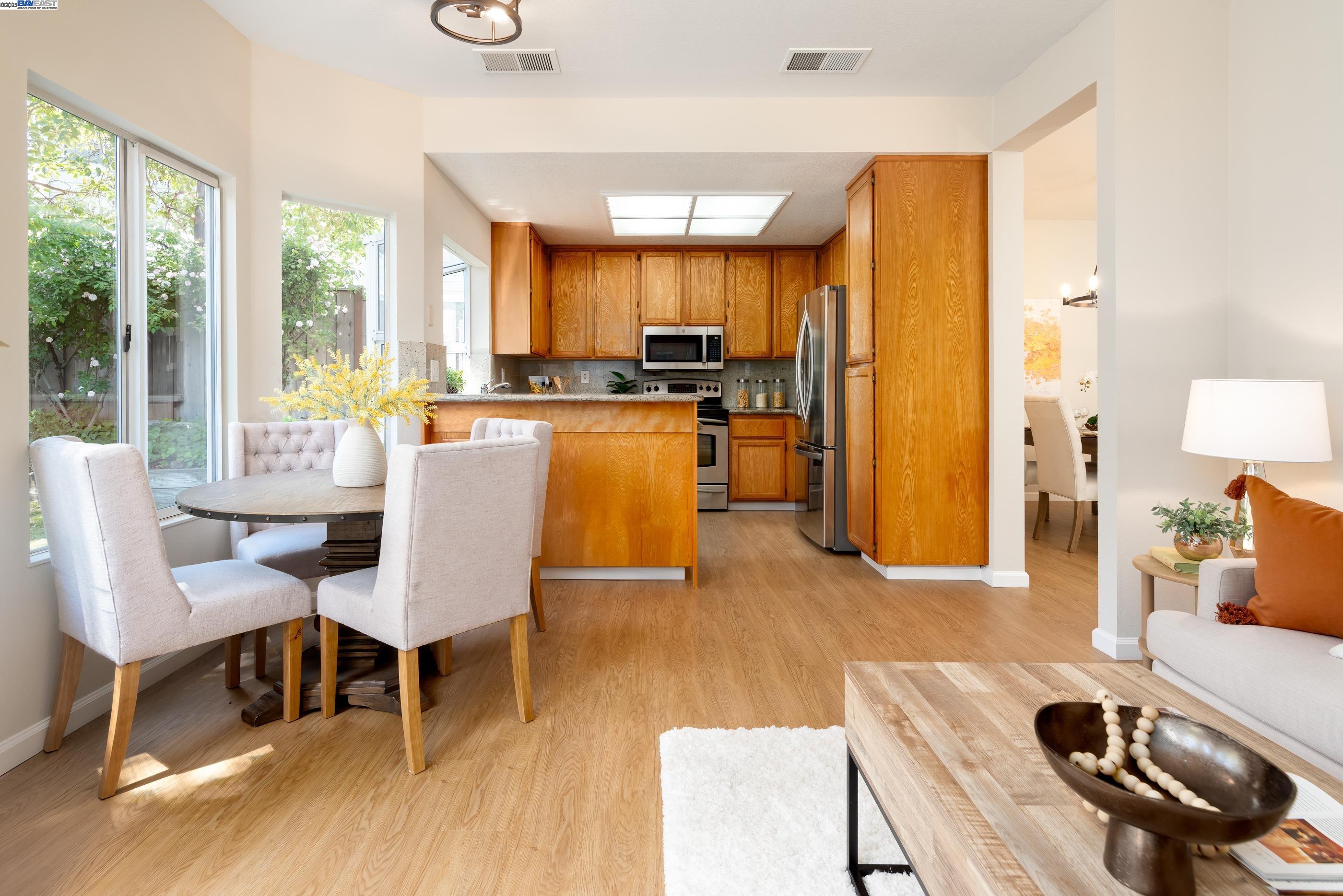 Castro Valley, California 94546, United States, 4 Bedrooms Bedrooms, ,3 BathroomsBathrooms,Residential,Pending,126405