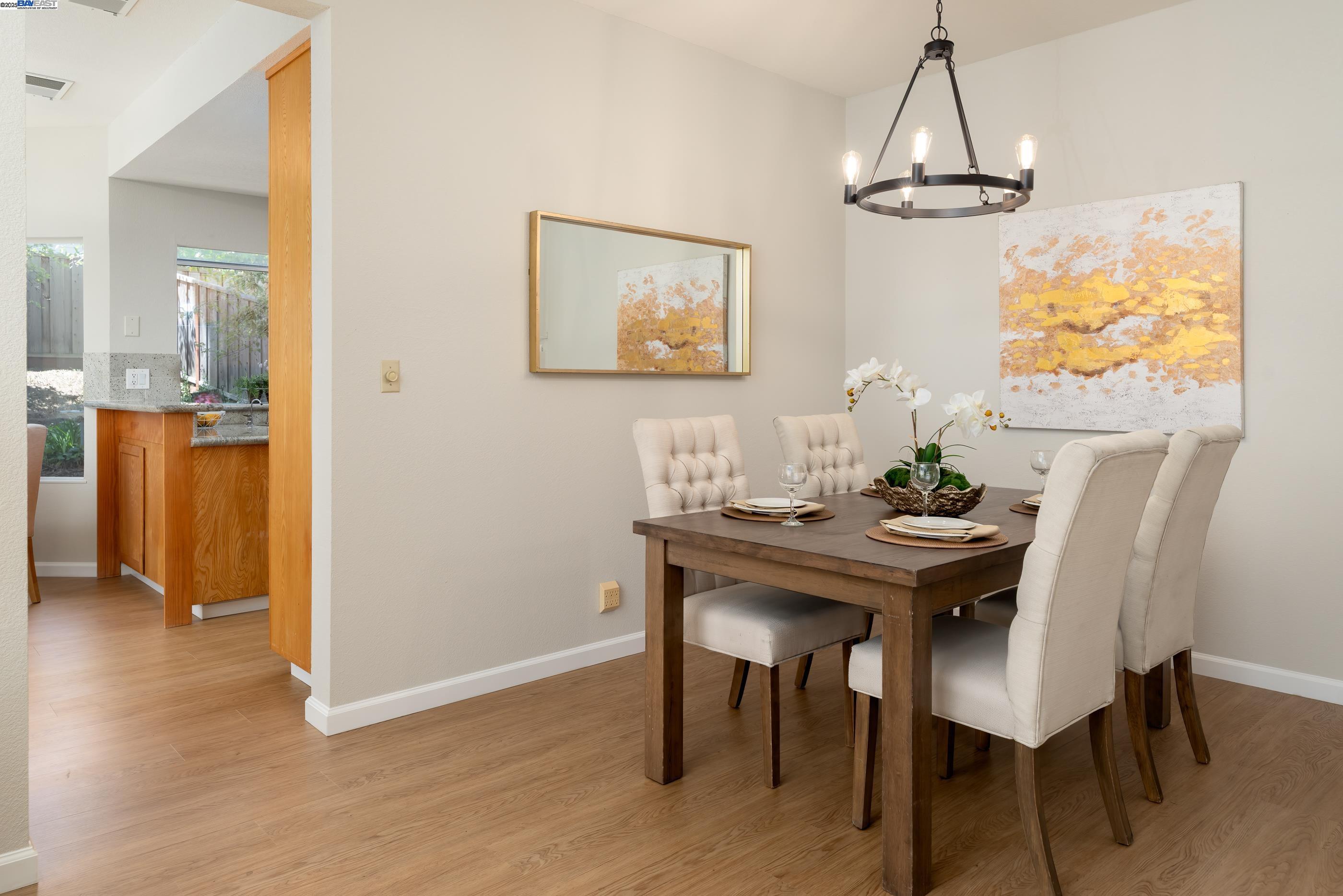 Castro Valley, California 94546, United States, 4 Bedrooms Bedrooms, ,3 BathroomsBathrooms,Residential,Pending,126405