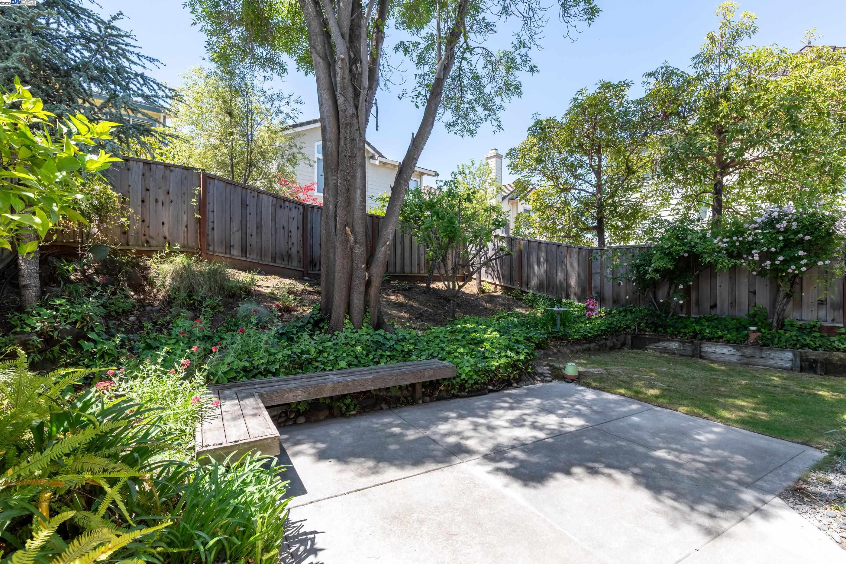 Castro Valley, California 94546, United States, 4 Bedrooms Bedrooms, ,3 BathroomsBathrooms,Residential,Pending,126405