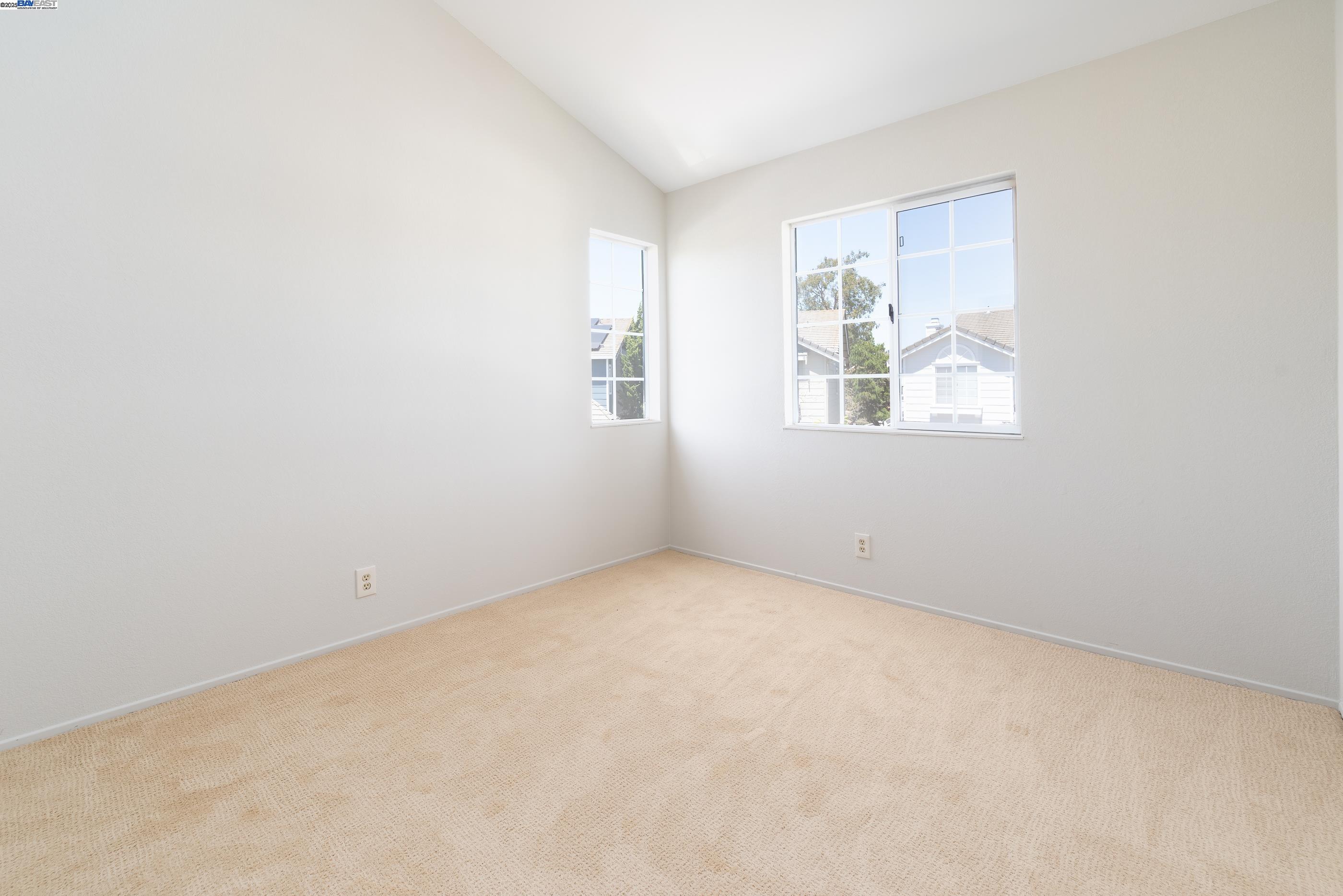 Castro Valley, California 94546, United States, 4 Bedrooms Bedrooms, ,3 BathroomsBathrooms,Residential,Pending,126405