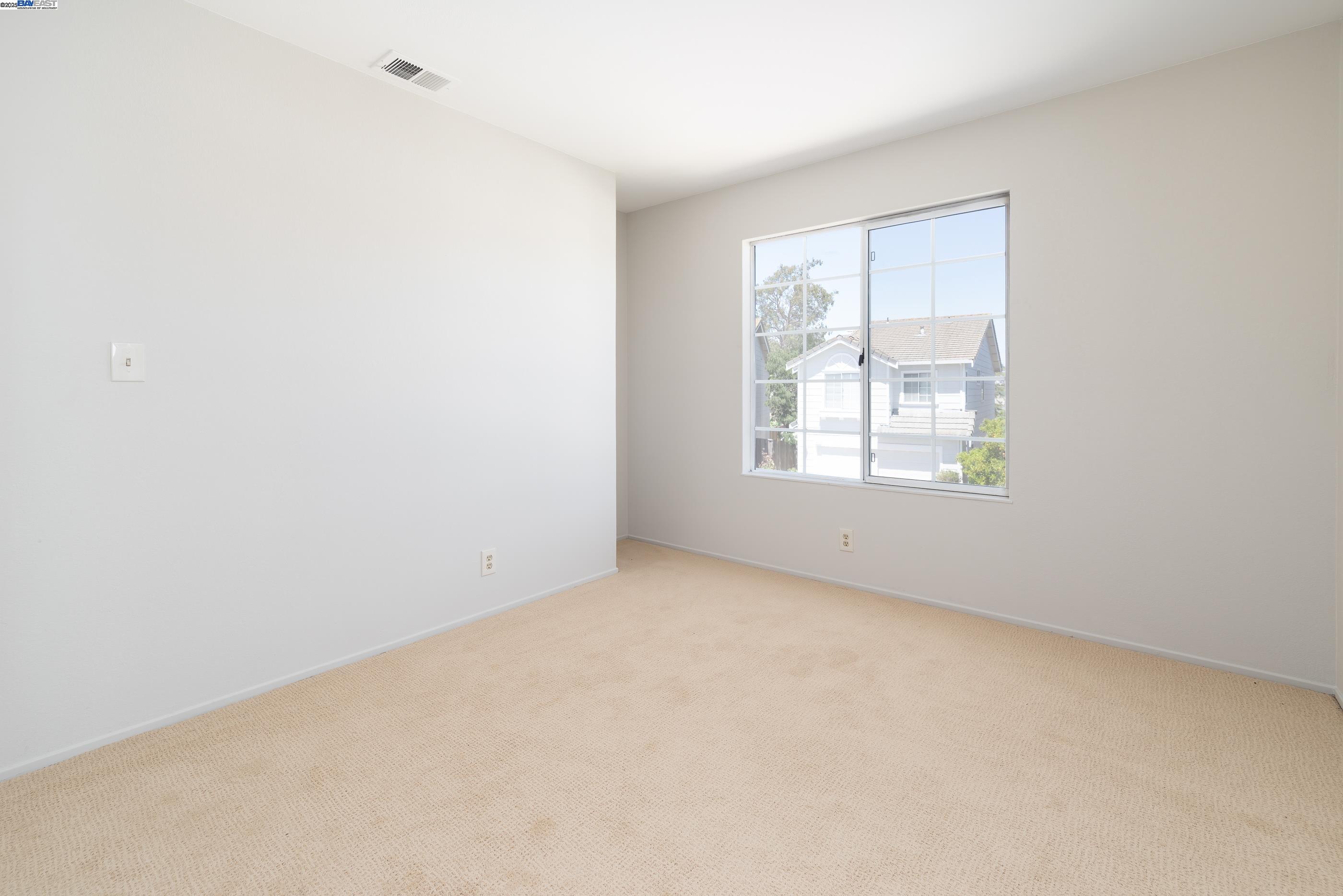 Castro Valley, California 94546, United States, 4 Bedrooms Bedrooms, ,3 BathroomsBathrooms,Residential,Pending,126405