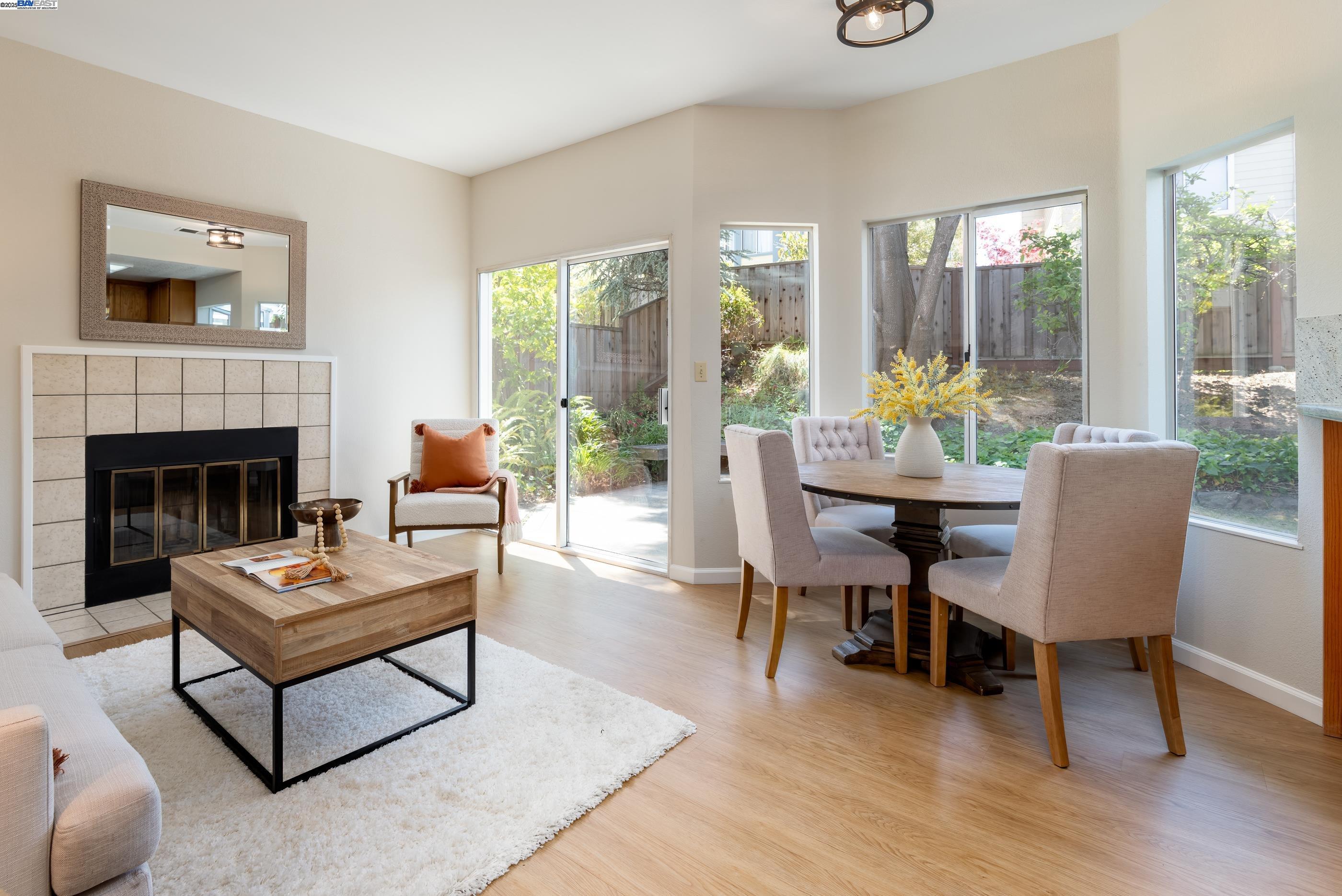 Castro Valley, California 94546, United States, 4 Bedrooms Bedrooms, ,3 BathroomsBathrooms,Residential,Pending,126405