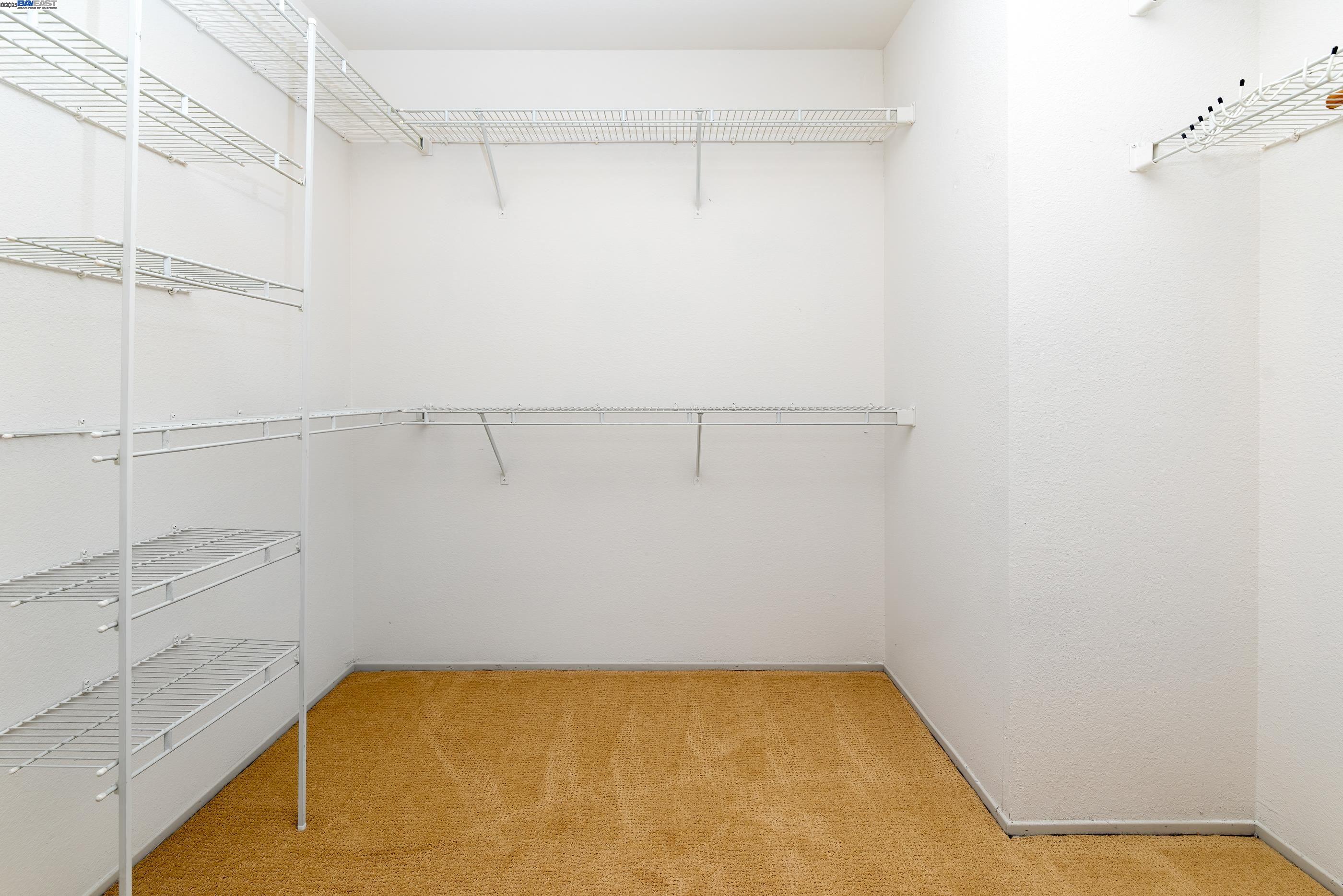 Castro Valley, California 94546, United States, 4 Bedrooms Bedrooms, ,3 BathroomsBathrooms,Residential,Pending,126405