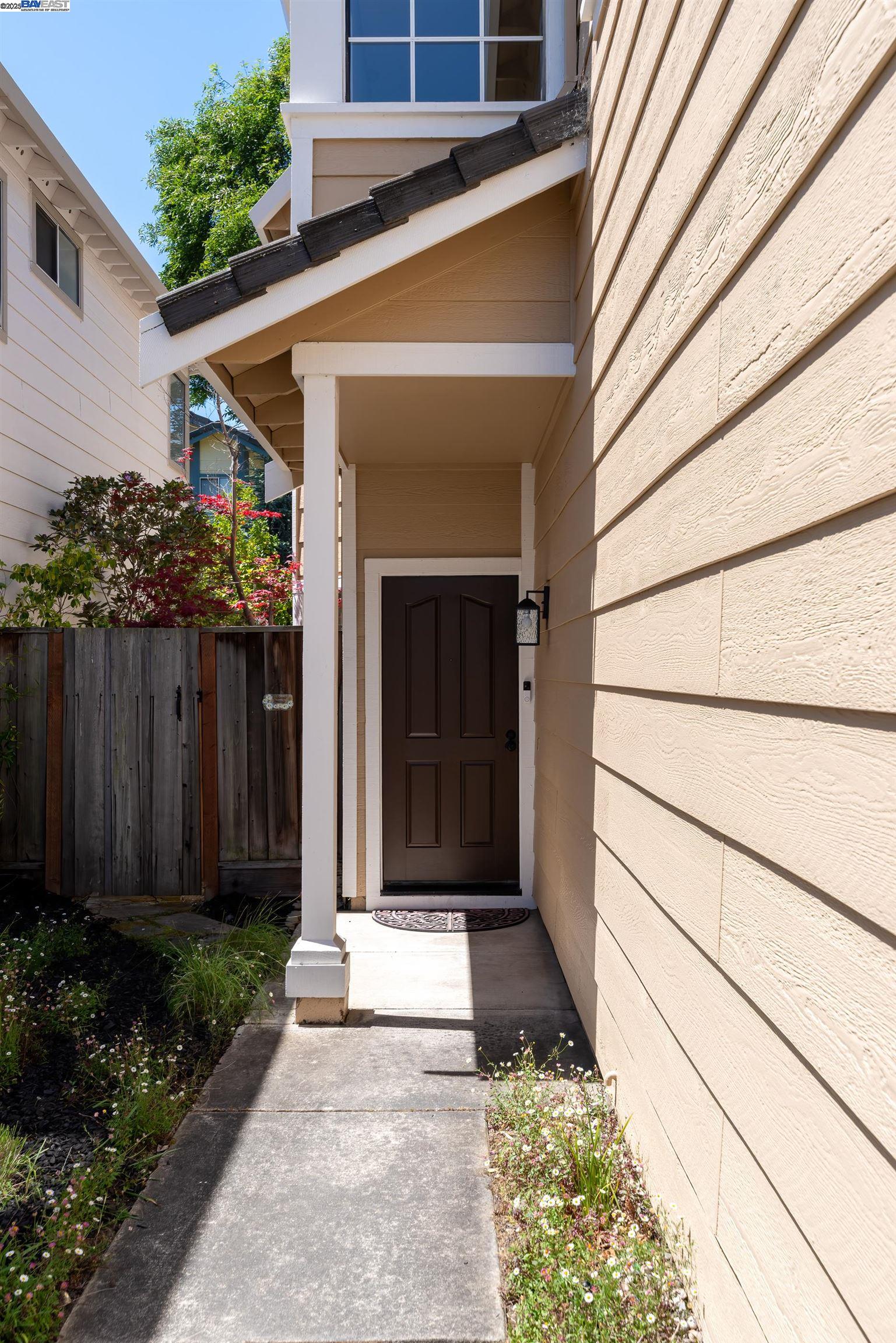 Castro Valley, California 94546, United States, 4 Bedrooms Bedrooms, ,3 BathroomsBathrooms,Residential,Pending,126405