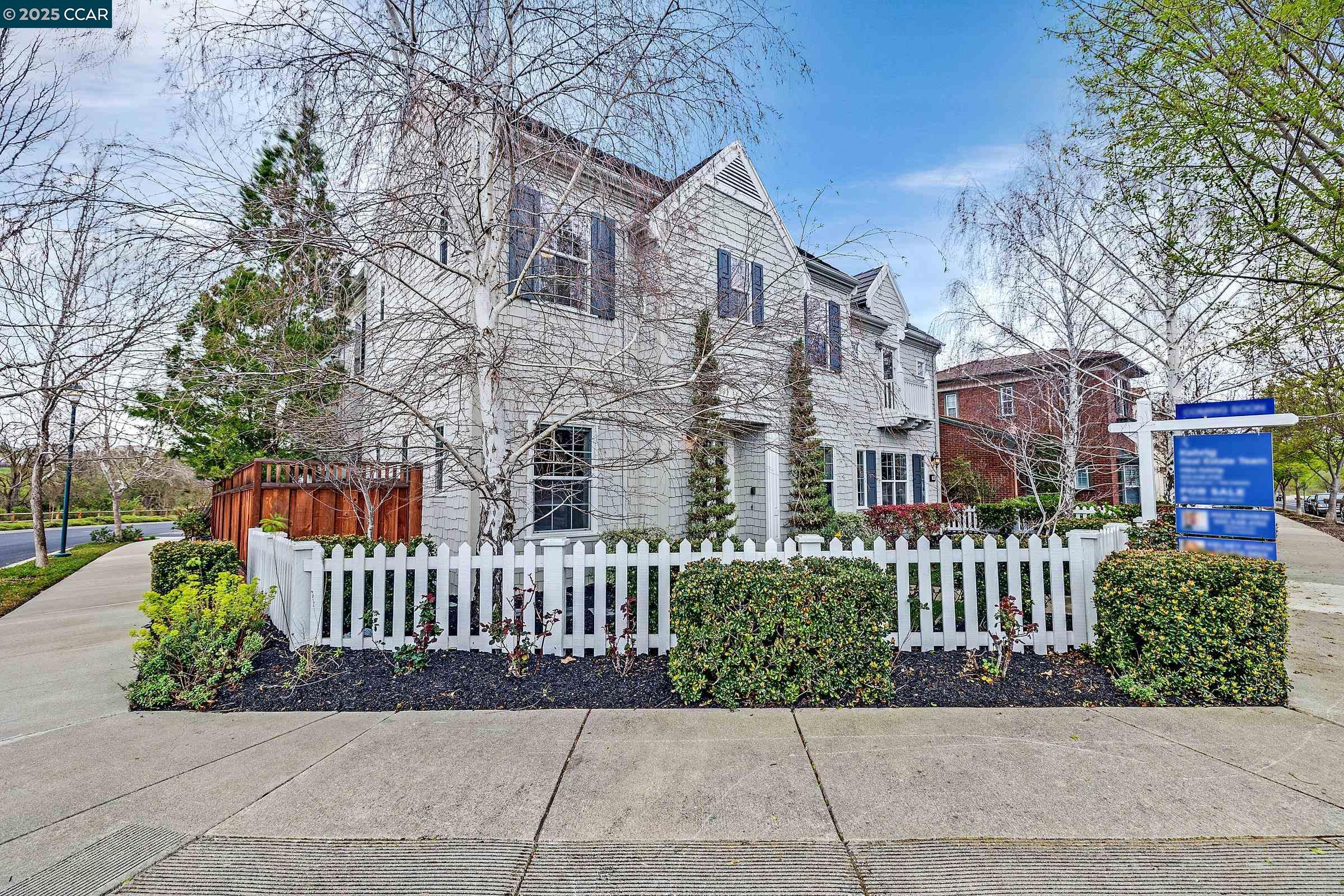 1966 Casablanca St