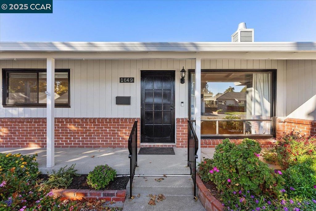 Photo of 1649 Via Tovita, San Lorenzo, CA 94580 (MLS # 41116355)