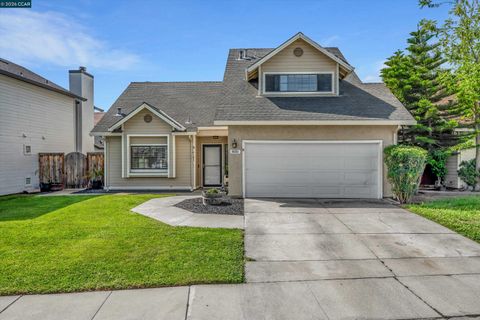Photo of 400 Grovewood Loop, Brentwood, CA 94513 (MLS # 41132766)