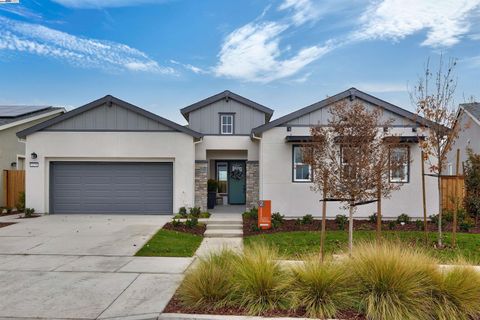 Photo of 1371 Crescent Avenue, Manteca, CA 95336 (MLS # 41118974)