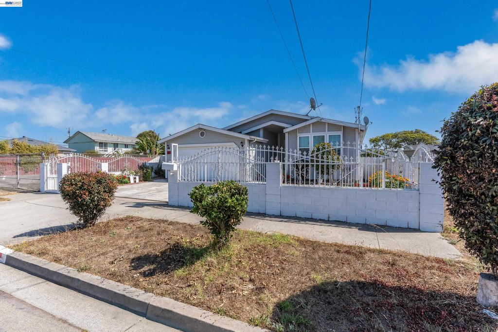 Photo of 628 S 17Th St, Richmond, CA 94804 (MLS # 41129209)