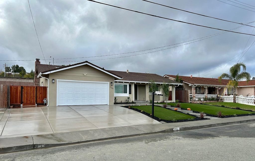 Photo of 225 Kent Pl, San Ramon, CA 94583 (MLS # 41119373)