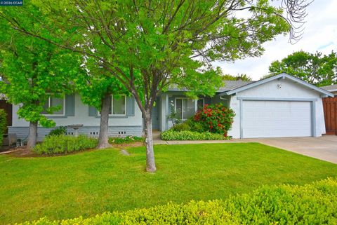 Photo of 4331 Blenheim Way, Concord, CA 94521 (MLS # 41132429)