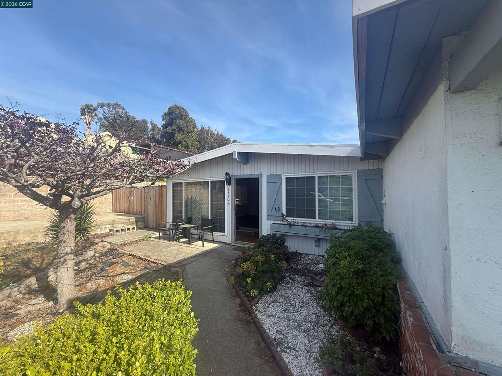 Photo of 1810 Acapulco Dr, San Pablo, CA 94806 (MLS # 41129189)