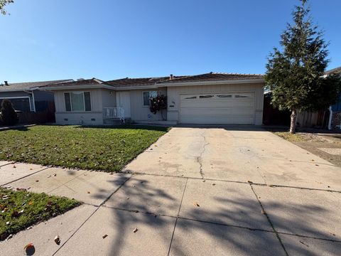 Photo of 744 Atherton Circle, Salinas, CA 93906 (MLS # ML82033672)