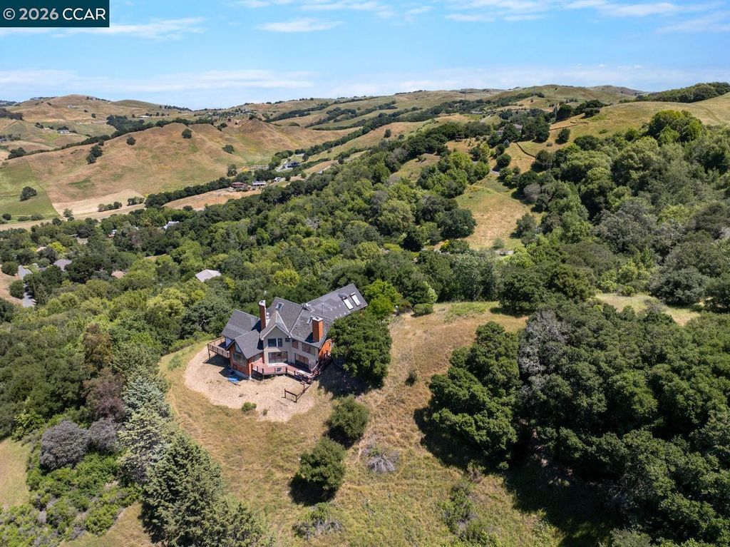 Photo of 224 Bear Oaks Lane, Martinez, CA 94553 (MLS # 41135115)