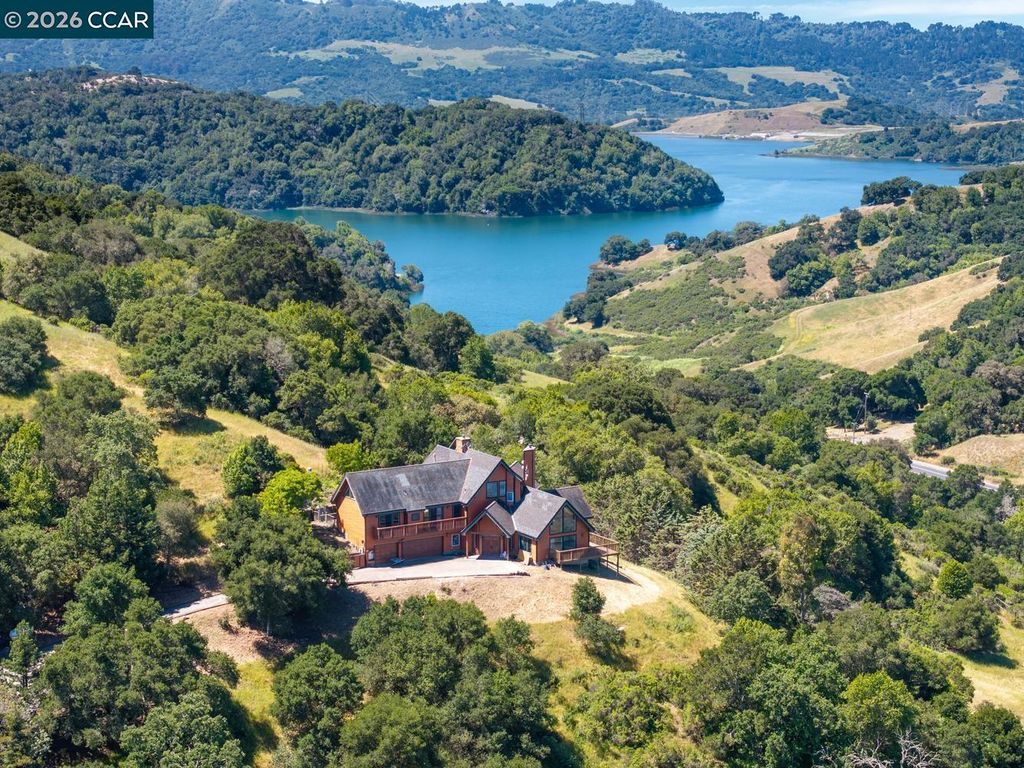Photo of 224 Bear Oaks Lane, Martinez, CA 94553 (MLS # 41135115)